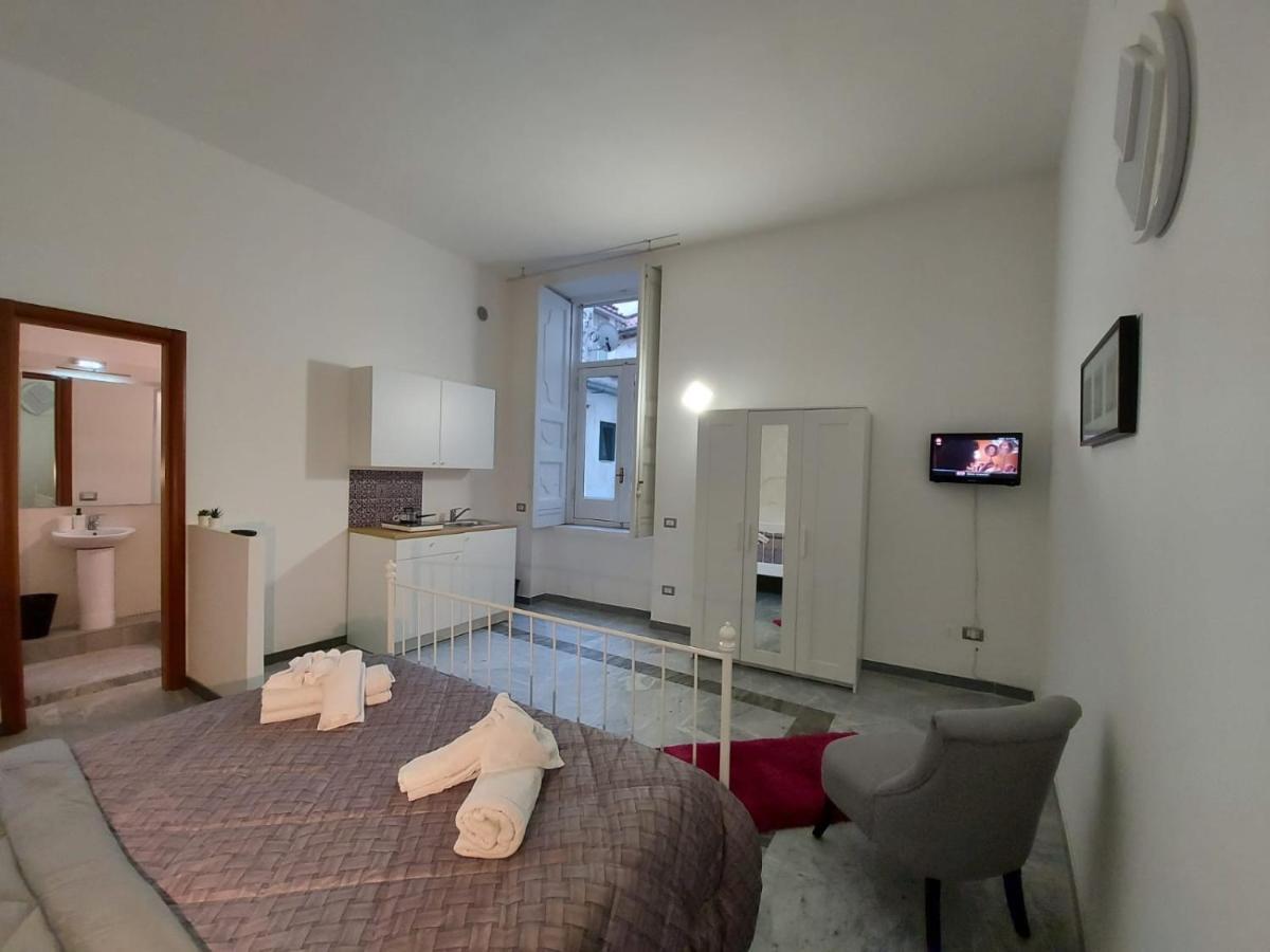 Le Ginestre In Centro Bed & Breakfast Salerno Luaran gambar