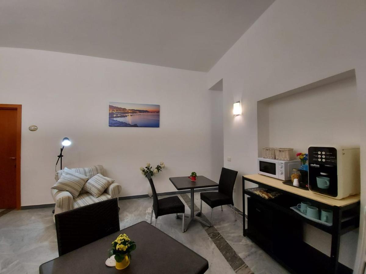 Le Ginestre In Centro Bed & Breakfast Salerno Luaran gambar