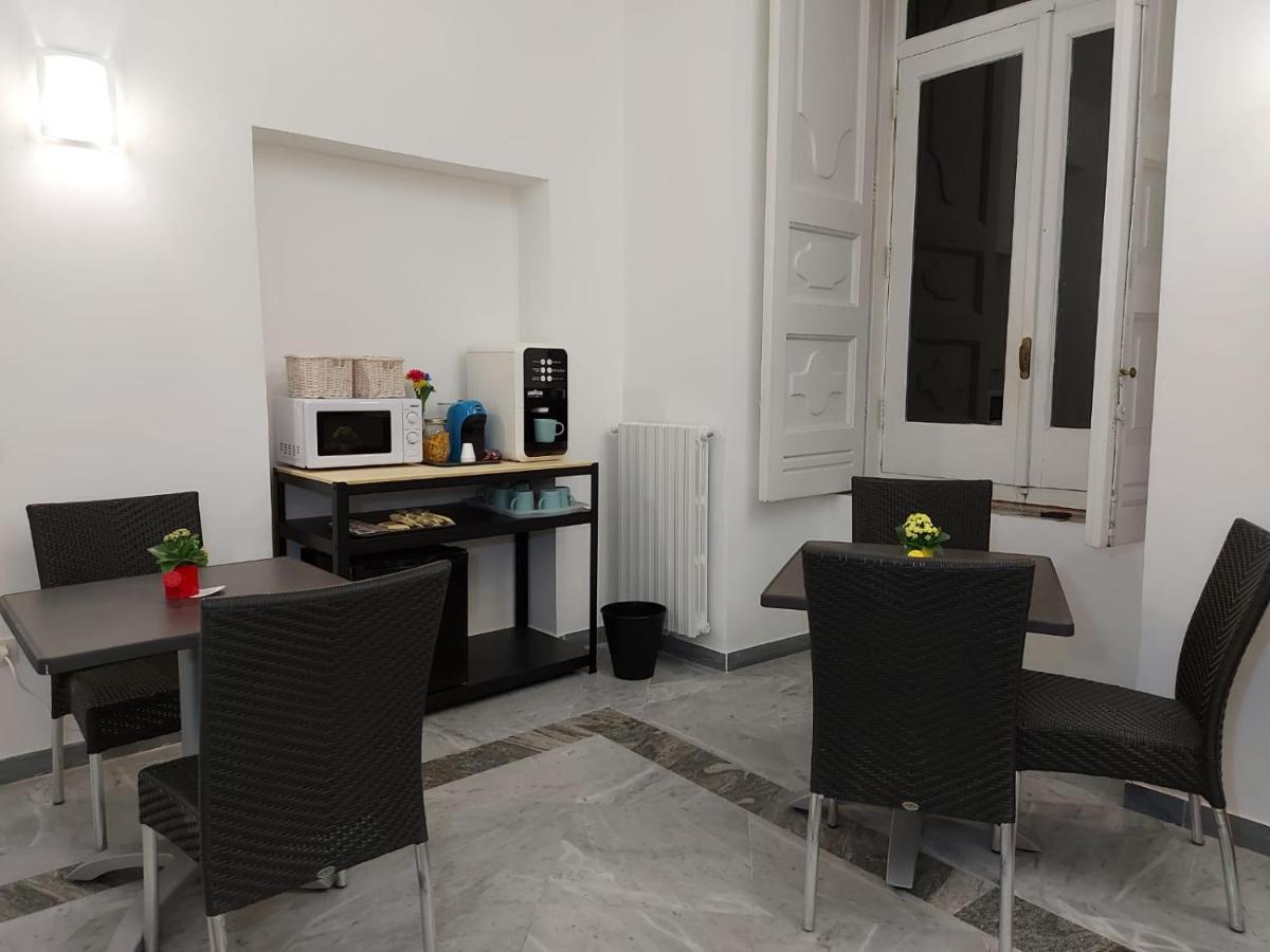 Le Ginestre In Centro Bed & Breakfast Salerno Luaran gambar