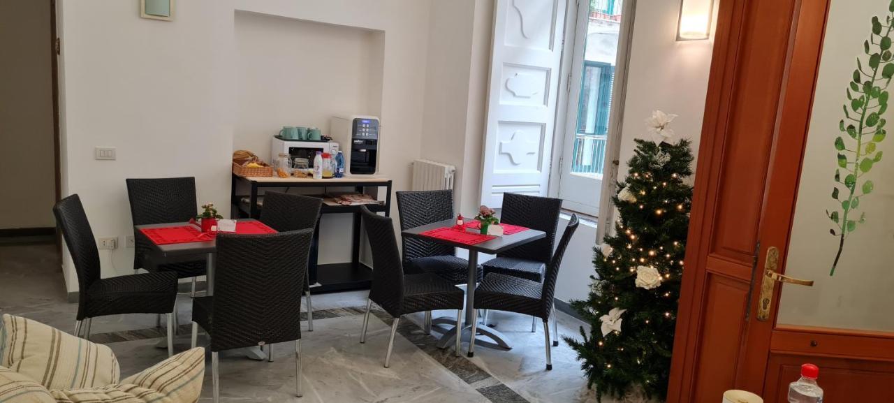 Le Ginestre In Centro Bed & Breakfast Salerno Luaran gambar