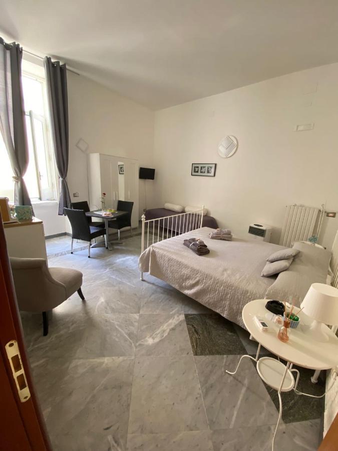 Le Ginestre In Centro Bed & Breakfast Salerno Luaran gambar